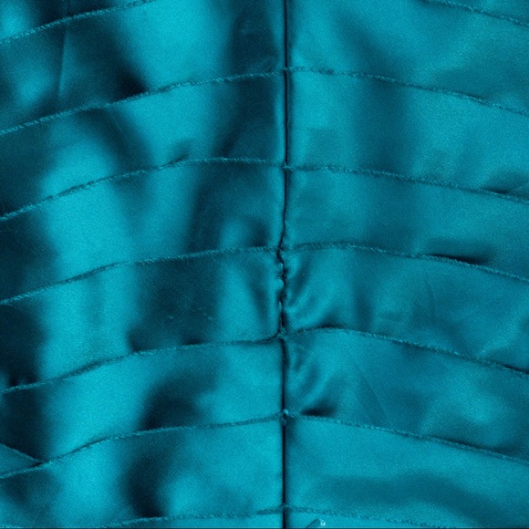 Tony Bowls NWT Dress Size 12 Emerald Green with gorgeous jewelled feature - Picture 15 of 16